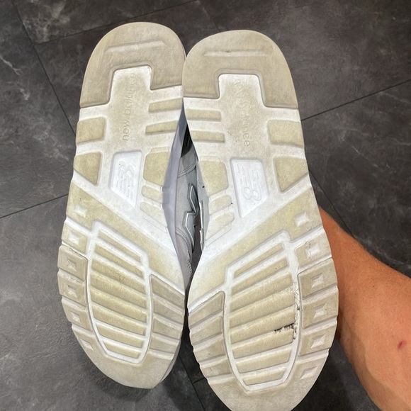 New balance, gray and white women’s size 11, 997H - Picture 6 of 7